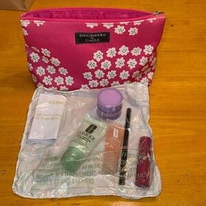 Marimekko for Clinique cosmetic bag with 5 piece gift. New in package.